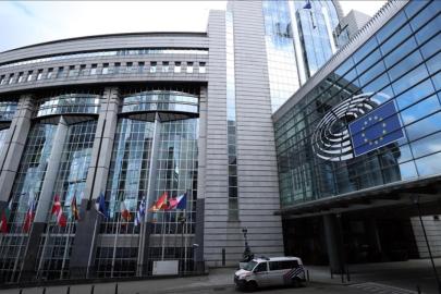 AB, yüksek riskli yapay zeka kurallarını erteledi