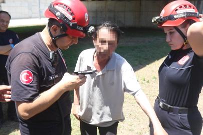 Anne-babasının yağmur suyu giderine düştüğünü ihbar etti, gerçek telefonda ortaya çıktı