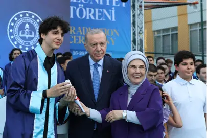 Erdoğan torununa diplomayı verdi