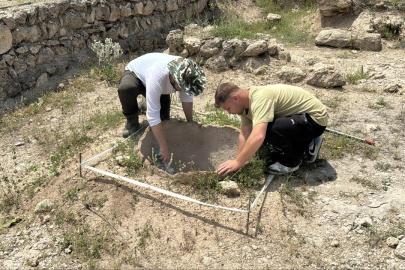 Hadrianapolis Antik Kenti'nde 1750 yıllık pitos mezar bulundu