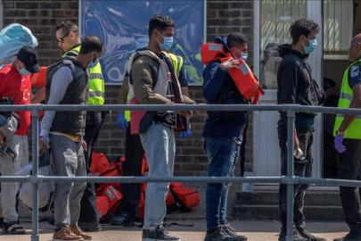 İngiltere, mültecilerden 10 bin strelin ödeme isteyecek