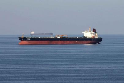 Suudi Arabistan ve İran petrolü taşıyan tankerler Hürmüz Boğazı'ndan geçti