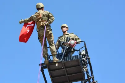 Türk Kara Kuvvetleri'nin 2235'inci kuruluş yılı 4'üncü Komando Tugayı'nda kutlandı