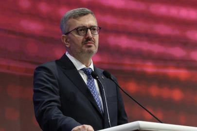 Burhanettin Duran: Geleceğimize kasteden yapılara geçit vermeyeceğiz